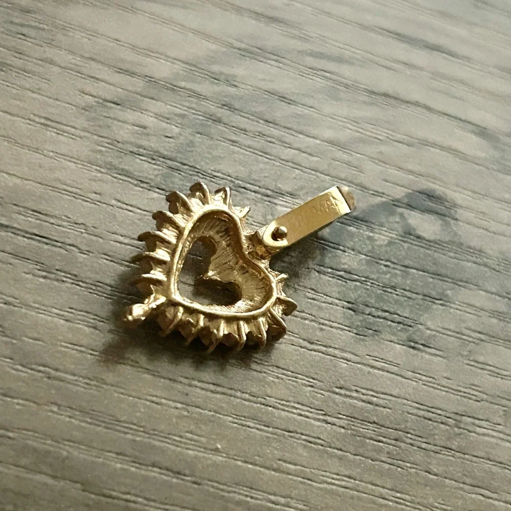Vintage Roman Crystal Heart Pendant - Picture 3 of 5